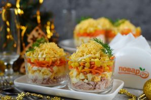 Новогодний слоеный салат