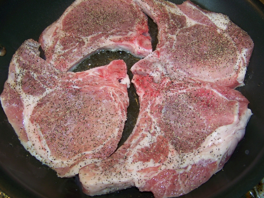 Мясо на сковороде