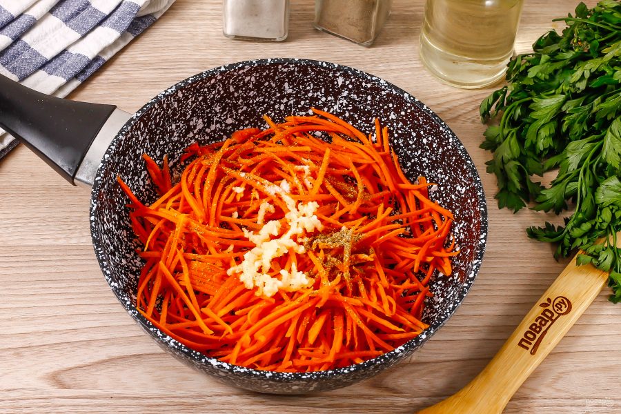Салат кучками с корейской морковкой