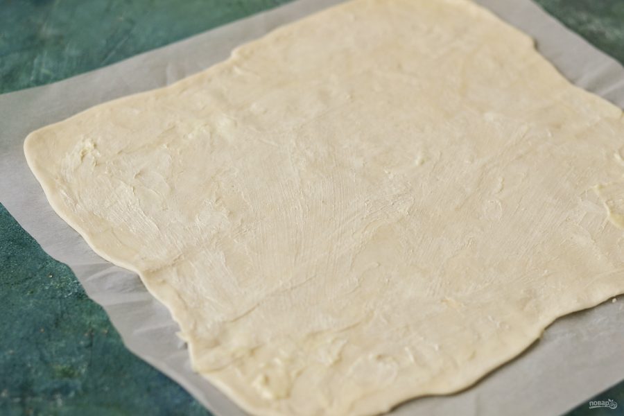 Хранение дрожжевого теста. Слоеное тесто в морозилке. Слоеный тесто в морозильнике. Белковое тесто. Пласты теста в морозилку.