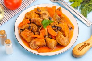 Тушеное мясо с грибами