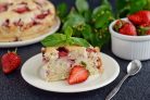 Постный пирог с клубникой