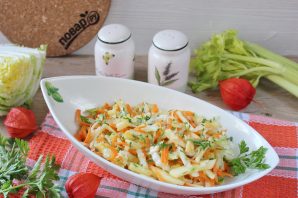 Салат с дайконом и сельдереем