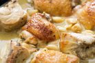 Чесночные бедра с соусом из белого вина