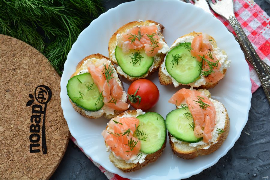 Бутерброды с рикоттой и красной рыбой - пошаговый рецепт с фото на Повар.ру