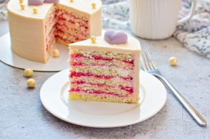 Торт молочная девочка с клубникой