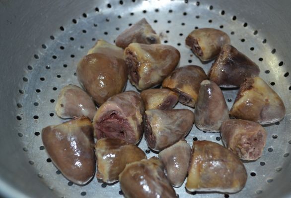 Рецепт Куриные сердечки с шампиньонами в сметане