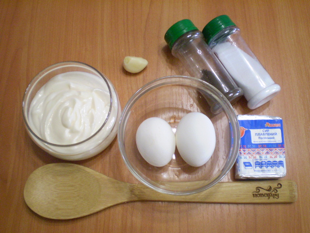 Рецепт Салат из плавленного сыра с яйцом