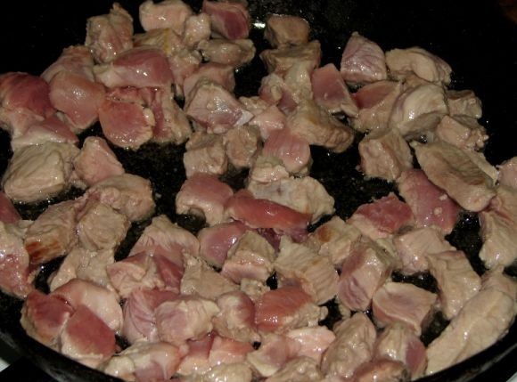 Макароны со свининой