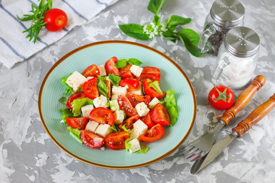 Овощной салат с брынзой и кукурузой рецепт