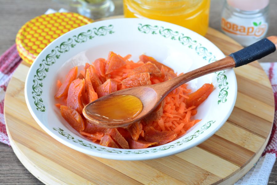 Салат из моркови и кураги