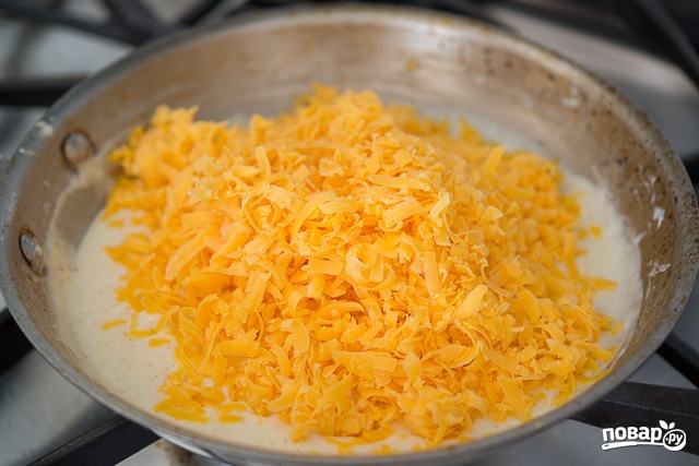 Кипящий сыр. Приготовление сырного соуса. Цвет сырного соуса. Рецепт сырного соуса для картошки.