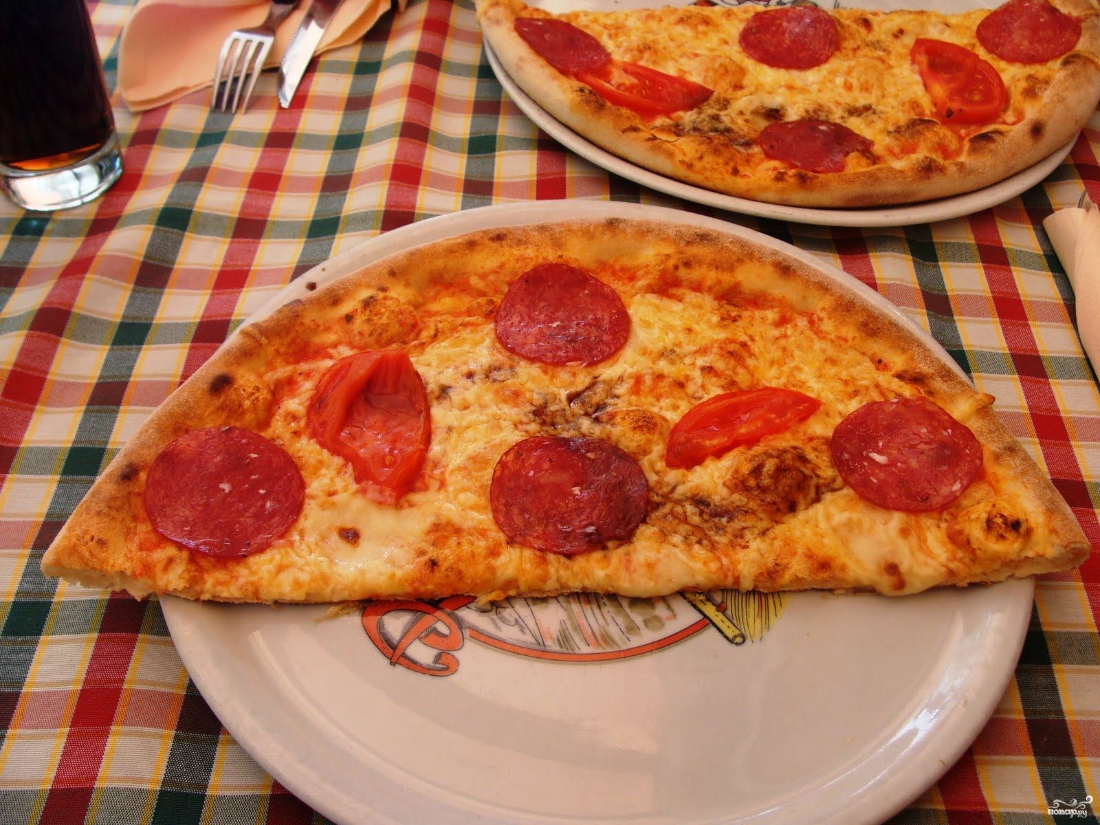 Рецепт Пицца с колбасой и помидорами