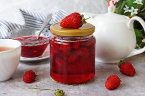 Клубничное варенье жидкое