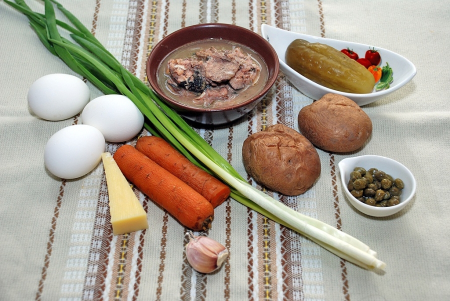 Рецепт Простой рыбный салат из сардины