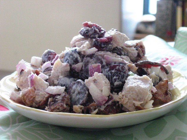 Рецепт Салат куриный с виноградом и орехами