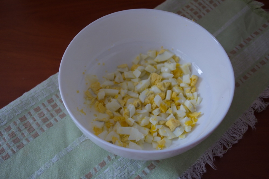 Рецепт Салат с печенью трески и яйцом