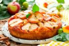 Классическая шарлотка с яблоками в духовке