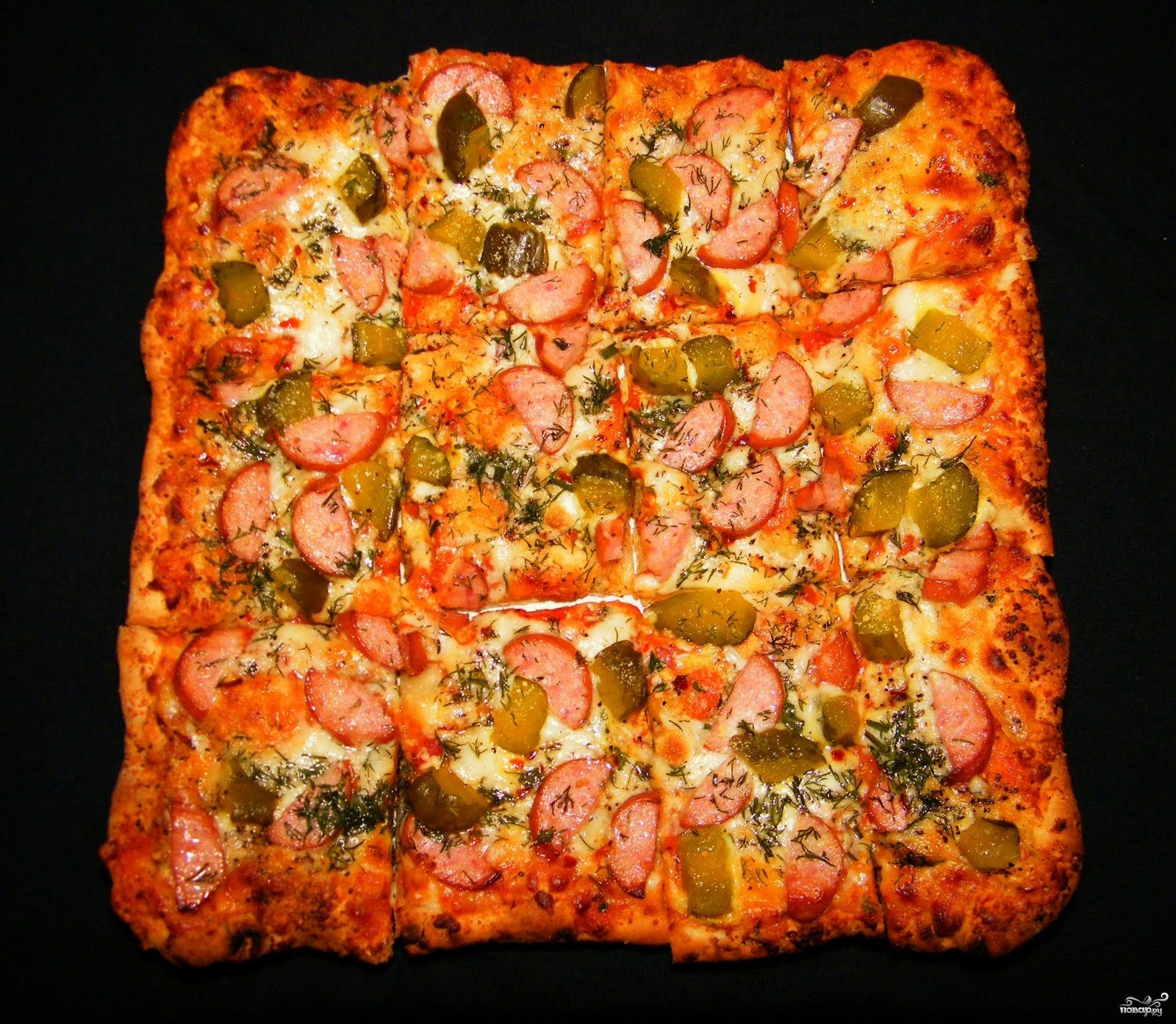 Рецепт Пицца с огурцами и колбасой