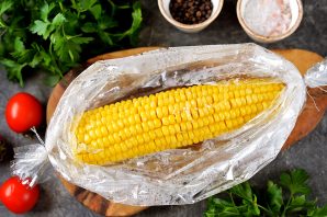 Кукуруза в микроволновке в пакете