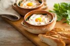 Яйца кокот со шпинатом и беконом