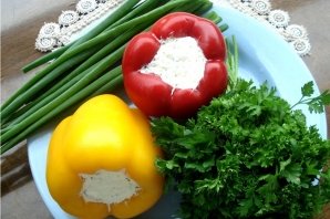 Перец, фаршированный сыром и чесноком