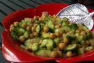Салат с фасолью и огурцами