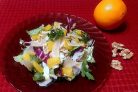 Свежий салат с апельсином и орехами