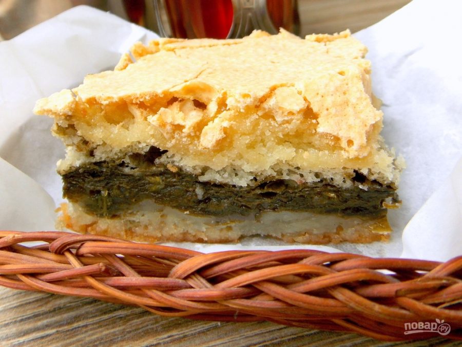 Пирог с щавелем из слоеного теста рецепт с фото пошагово