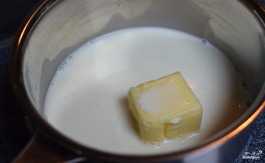 От кашля сливочное масло мед рецепт. Молоко и сливочное масло. Теплое молоко со сливочным маслом. Растопленное сливочное масло. Молоко с мёдом и маслом.