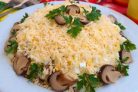 Салат с курицей шампиньонами и сыром