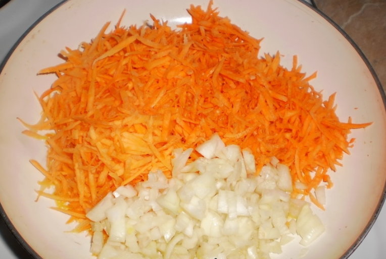 Рецепт Слоеный салат со шпротами и сыром