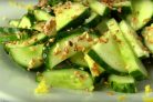 Легкий весенний салат с огурцами