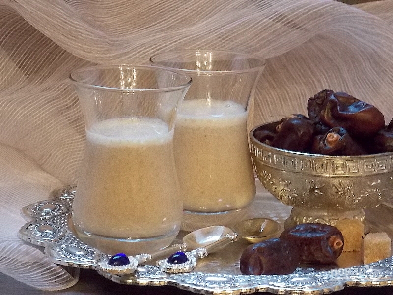 Молоко из фиников. Хушаф — Египетская кухня. Финики с молоком. Хушаф молочный напиток из фиников. Молочный коктейль с финиками.