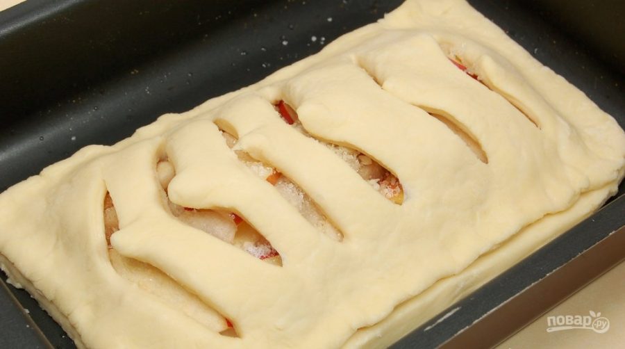 Пирог с творогом в духовке рецепт с фото из слоеного теста фото рецепт