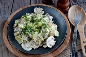 Зеленая гречка с грибами