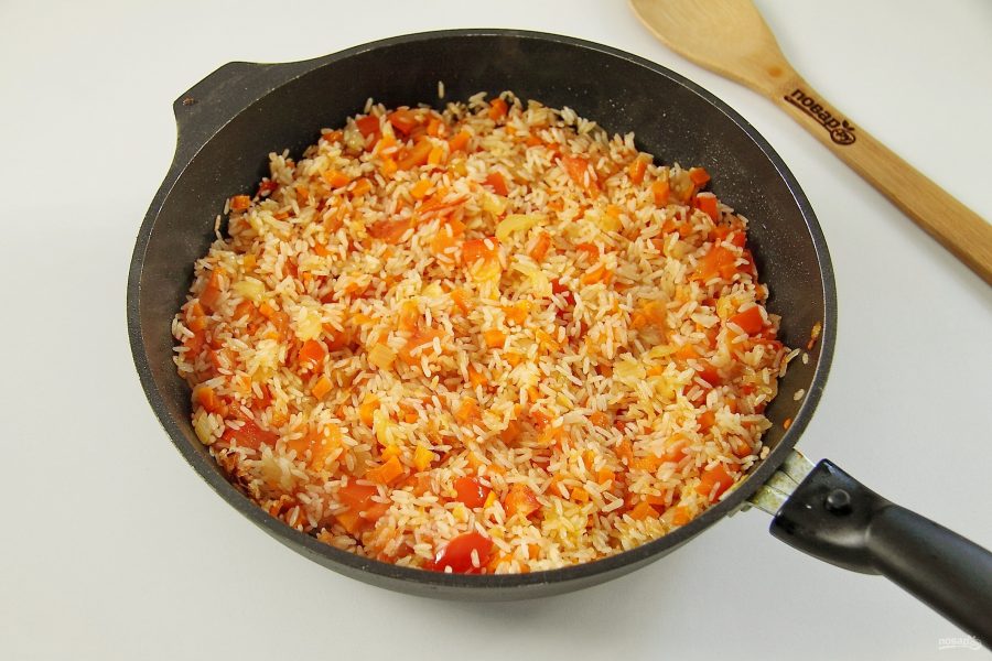 минтай с рисом и овощами в духовке