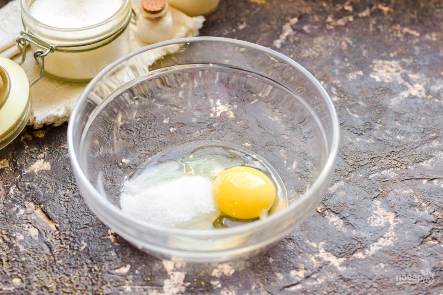 Блины на 1 яйце и кипятке. Блины на лимонаде. Блинчики с лимонадом. Блины с маслом. Одно яйцо добавляем в кружку щепотку соли.