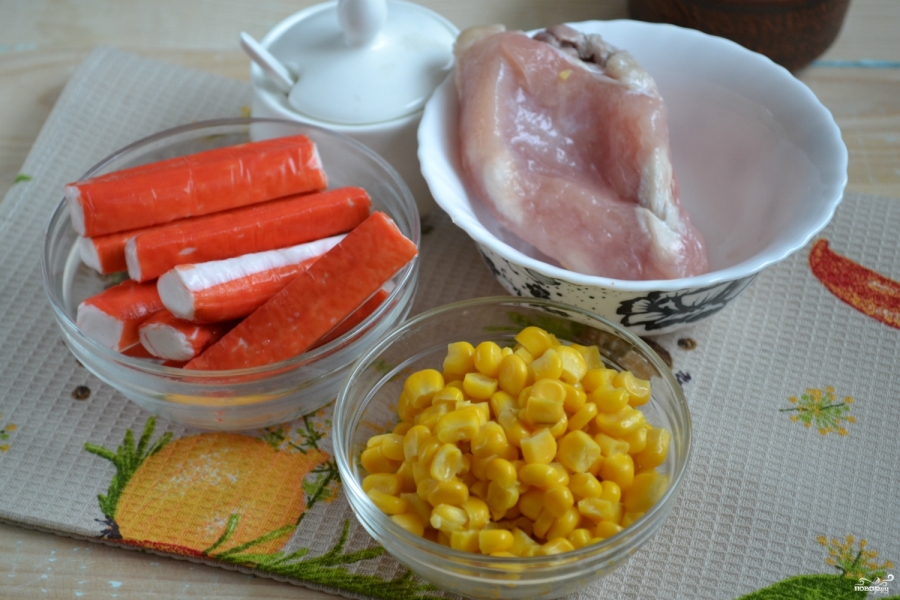 Салат с курицей и кукурузой