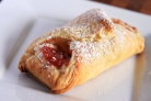 Булочки с гуавой и сливочным сыром