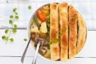 Ленивый вегетарианский пирог в горшочке с овощами