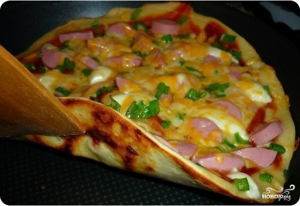 Рецепт Пицца на сковороде с колбасой