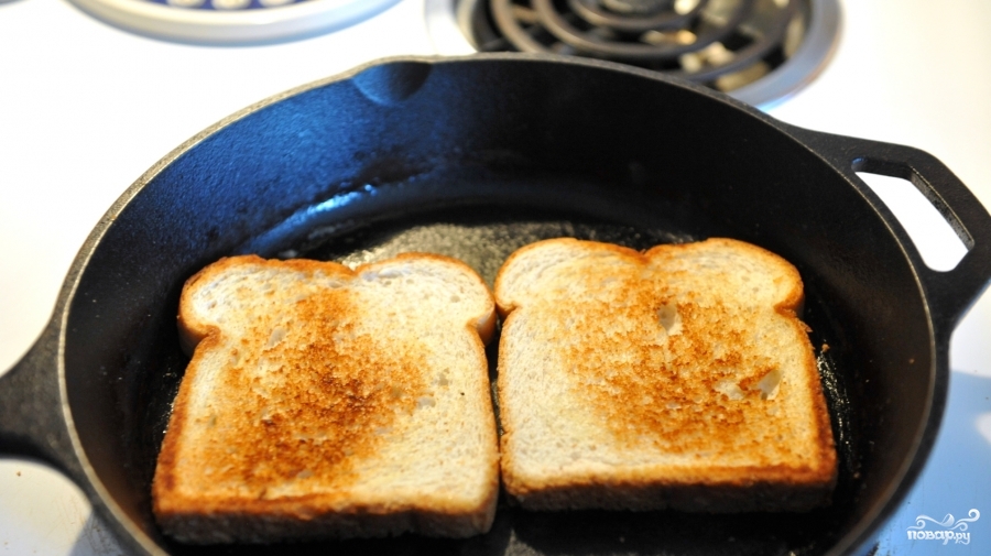 Хлеб на сковороде быстро и вкусно. Поджаренный хлеб с обеих сторон. Хлеб обжаренный на сковороде название. Можно ли жарить в тостере 1 кусок. Чем отличается хлеб поджаренный на сковороде и в тостере.