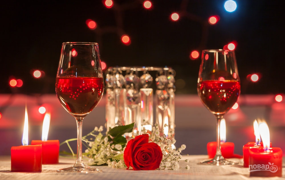 Как красиво украсить стол на День святого Валентина?