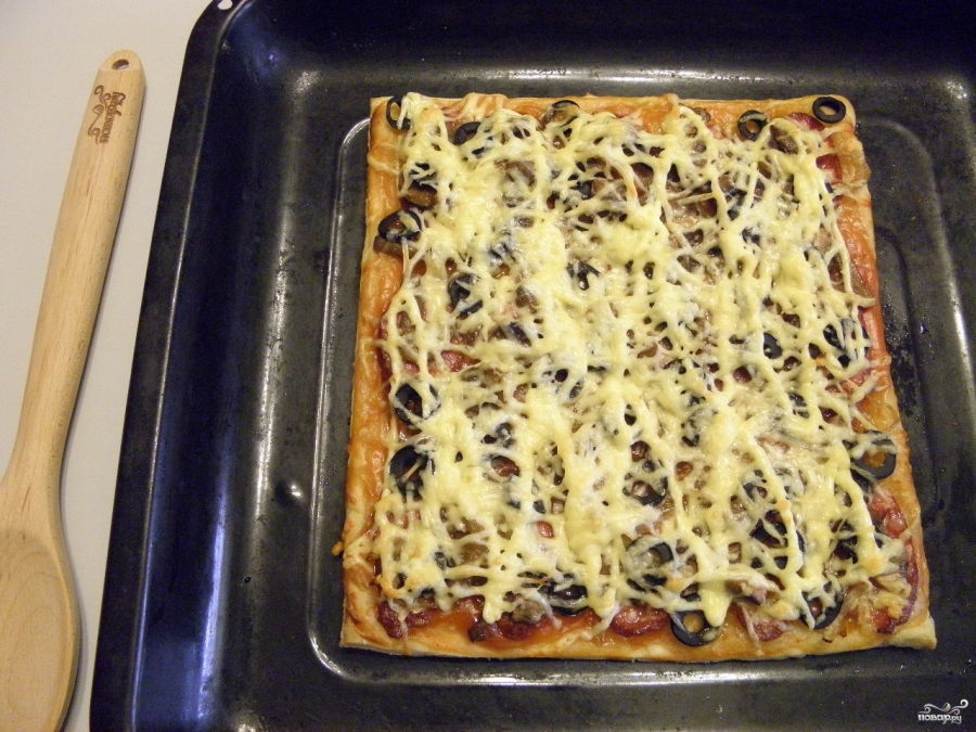 Пицца из слоеного бездрожжевого теста в духовке рецепт с фото пошагово
