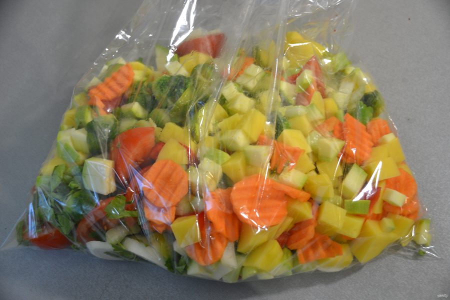 Запечь овощи в пакете. Овощи в пакете для запекания. Овощи в пакете для запекания в духовке. Суповой набор из овощей в пакетах. Пакет для запекания овощи замороженные.