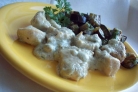 Куриное филе в соусе из сливок и сыра дор-блю
