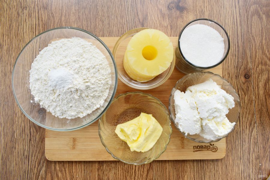 Слоеное тесто ингредиенты. Сырье для слоеного теста. Ингредиенты для слоеного теста. Творог с ананасом. Ананас, мука, творог, яйца, масло.