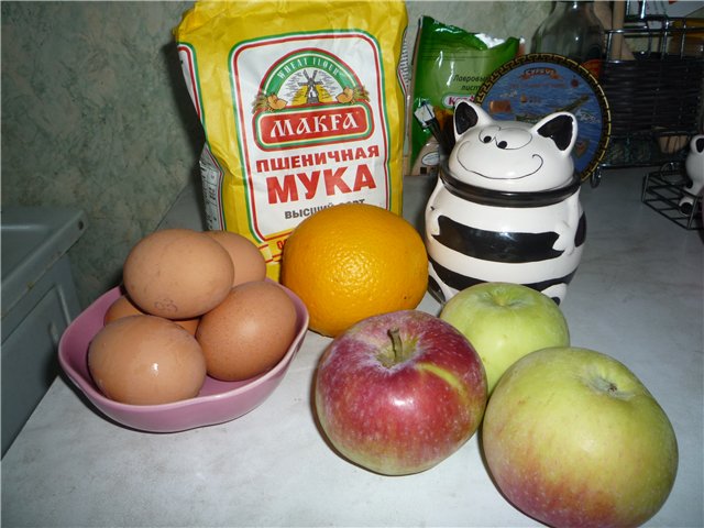 Рецепт Шарлотка с апельсинами и яблоками