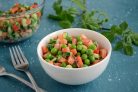 Салат с перцем и зеленым горошком